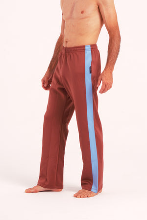 Nuestro Pantalón de Danza Contemporánea es un pantalón de danza técnico unisex para entrenamiento de baile, danza contemporánea, acrobacia, yoga, artes marciales, pilates y cualquier disciplina vinculada al movimiento. Ideal para el trabajo de suelo, con un tejido resistente, deslizante y super absorbente.