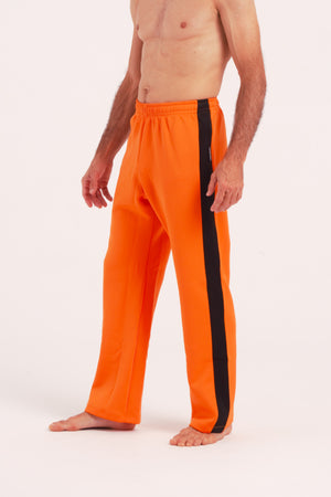 Nuestro Pantalón de Danza Contemporánea es un pantalón de danza técnico unisex para entrenamiento de baile, danza contemporánea, acrobacia, yoga, artes marciales, pilates y cualquier disciplina vinculada al movimiento. Ideal para el trabajo de suelo, con un tejido resistente, deslizante y super absorbente.